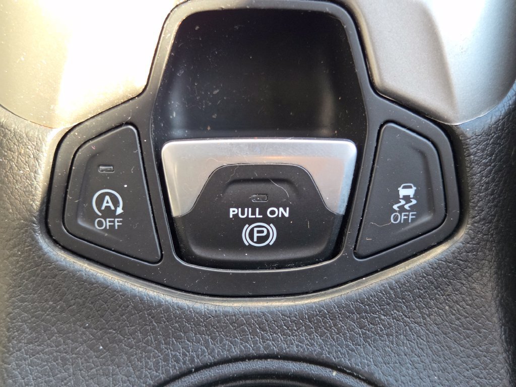 Used 2019 Jeep Compass Latitude w/ Popular Equipment Group AWD/4WD image 9
