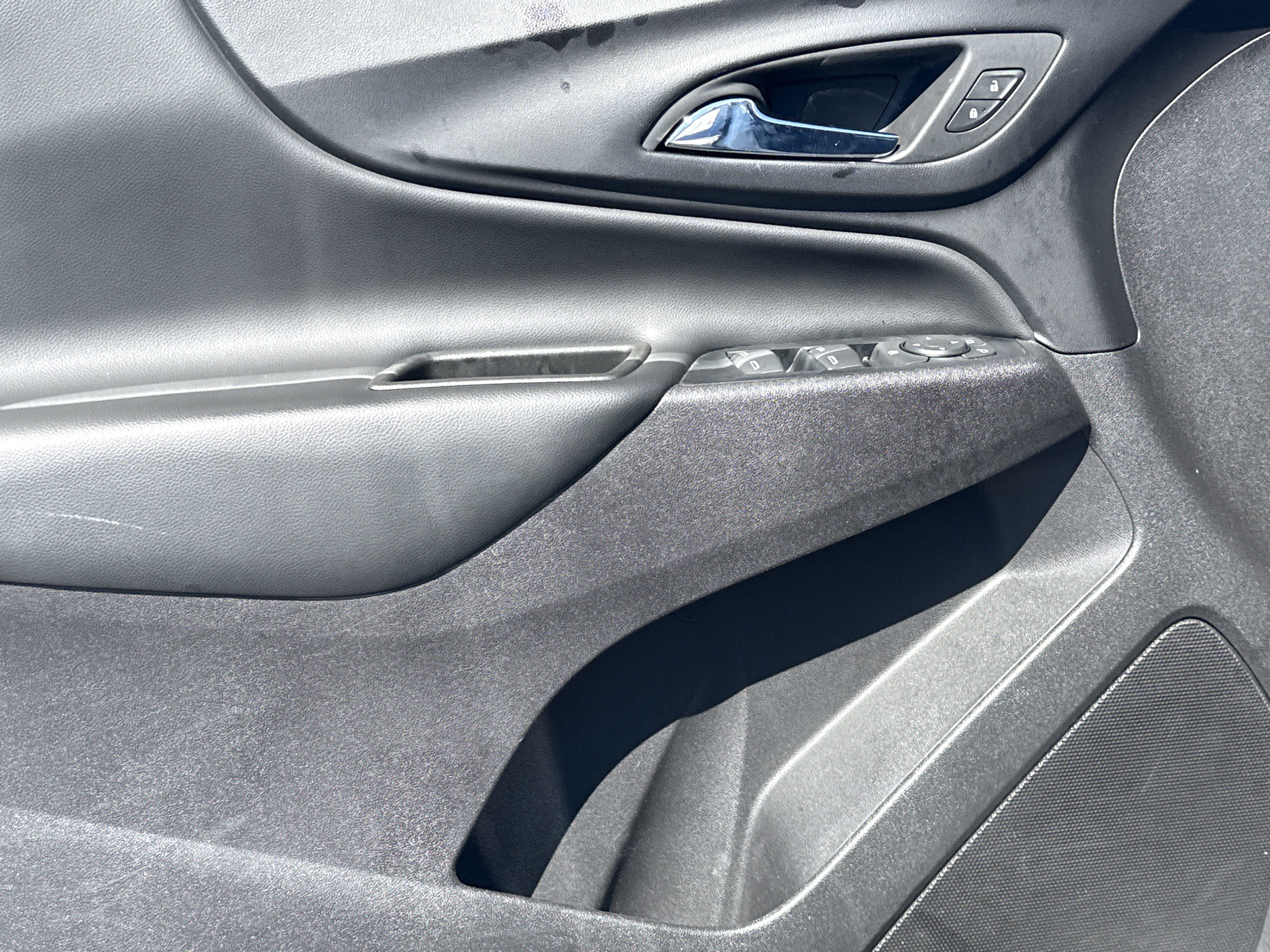 Used 2019 Chevrolet Equinox LT FWD image 14