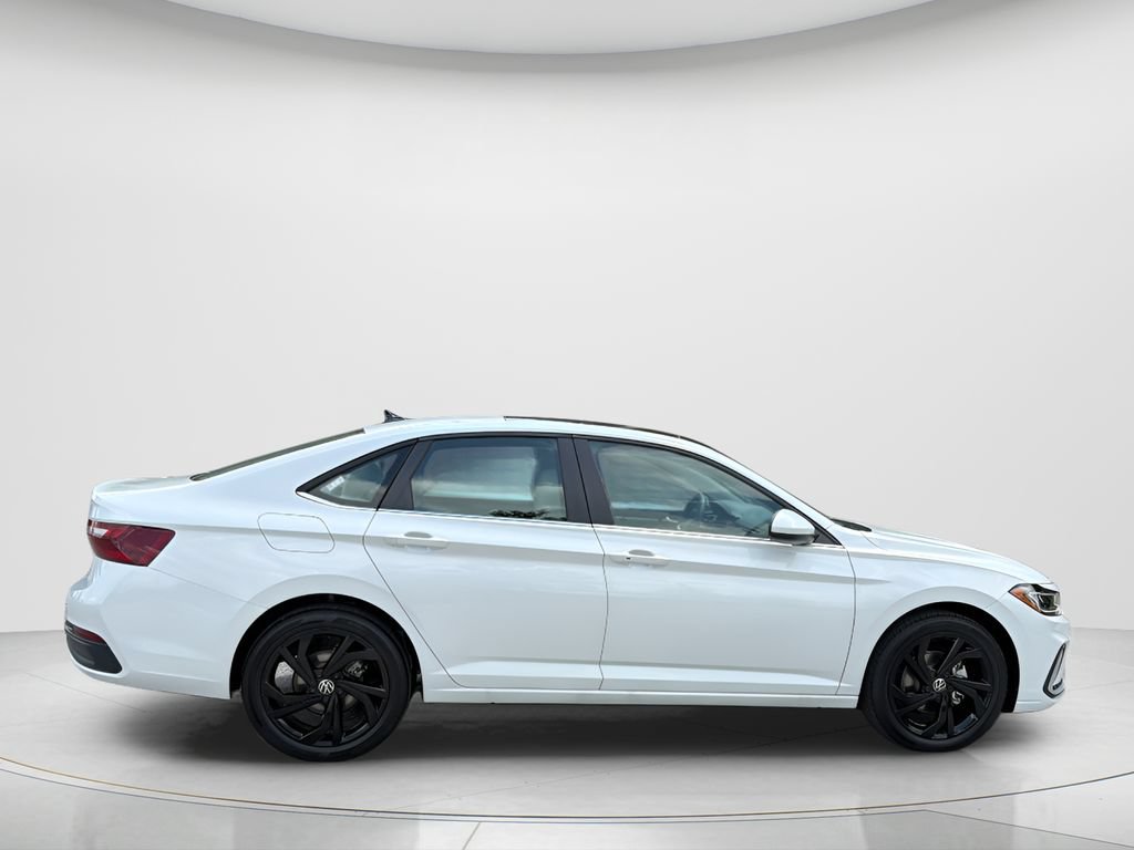 New 2026 Volkswagen Jetta SE FWD image 4