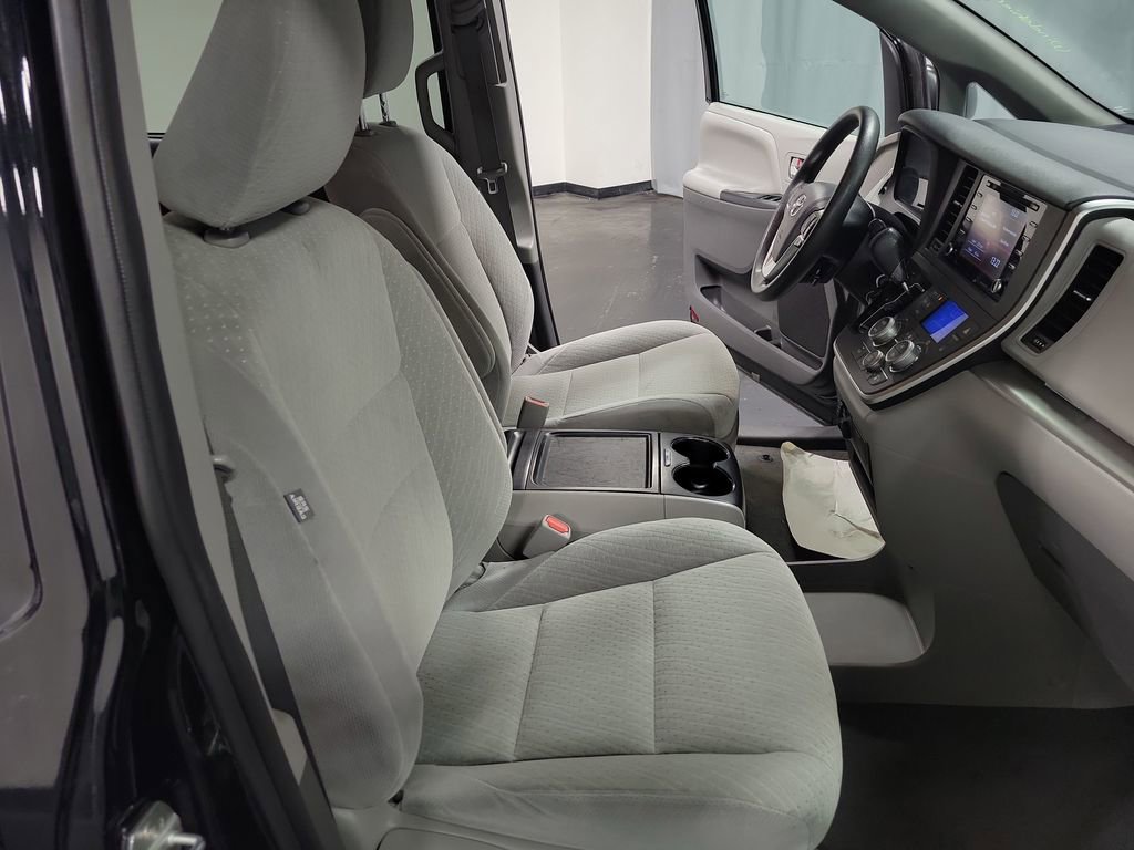 Used 2020 Toyota Sienna LE image 22