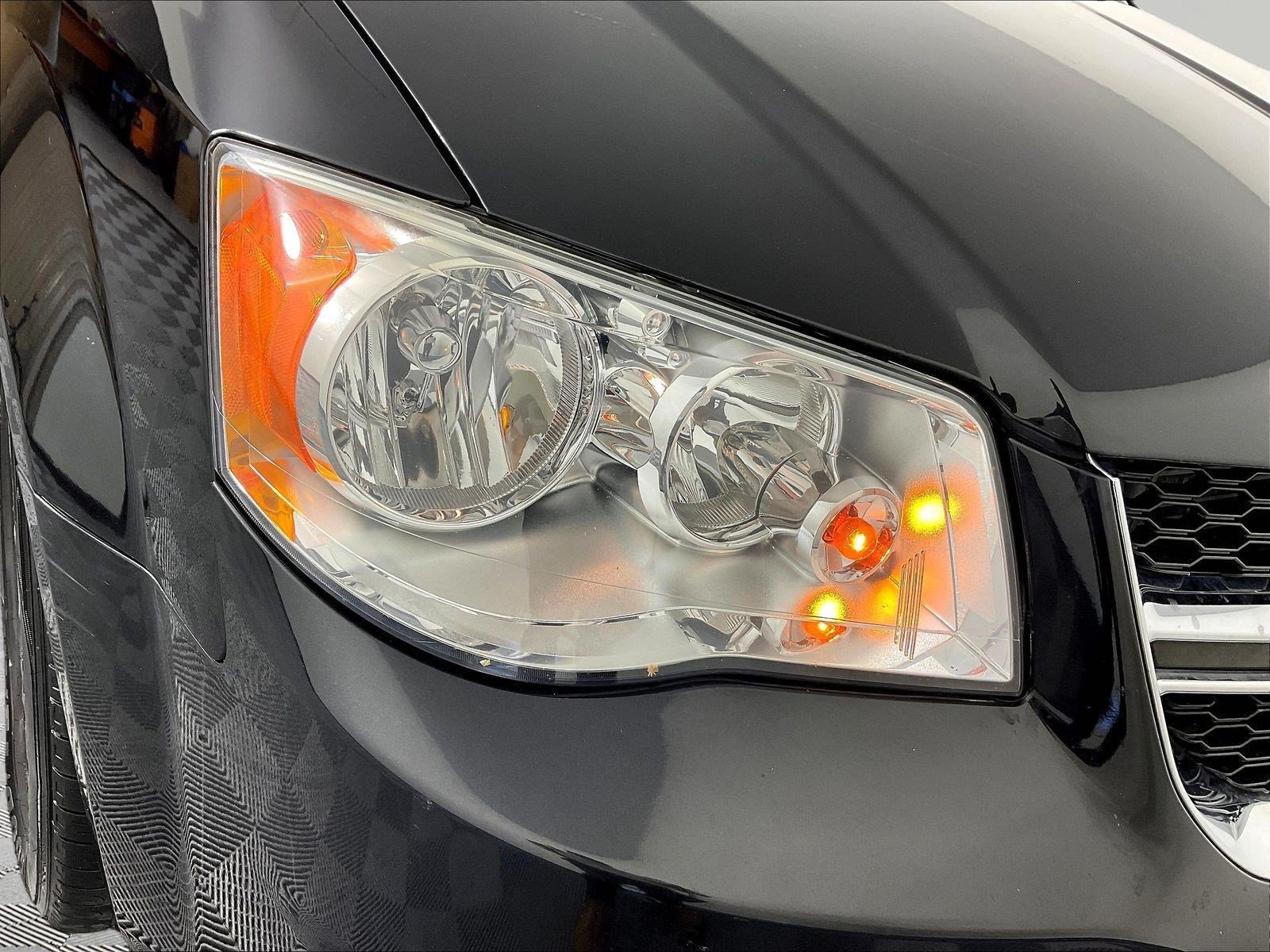 Used 2015 Dodge Grand Caravan SXT FWD image 30
