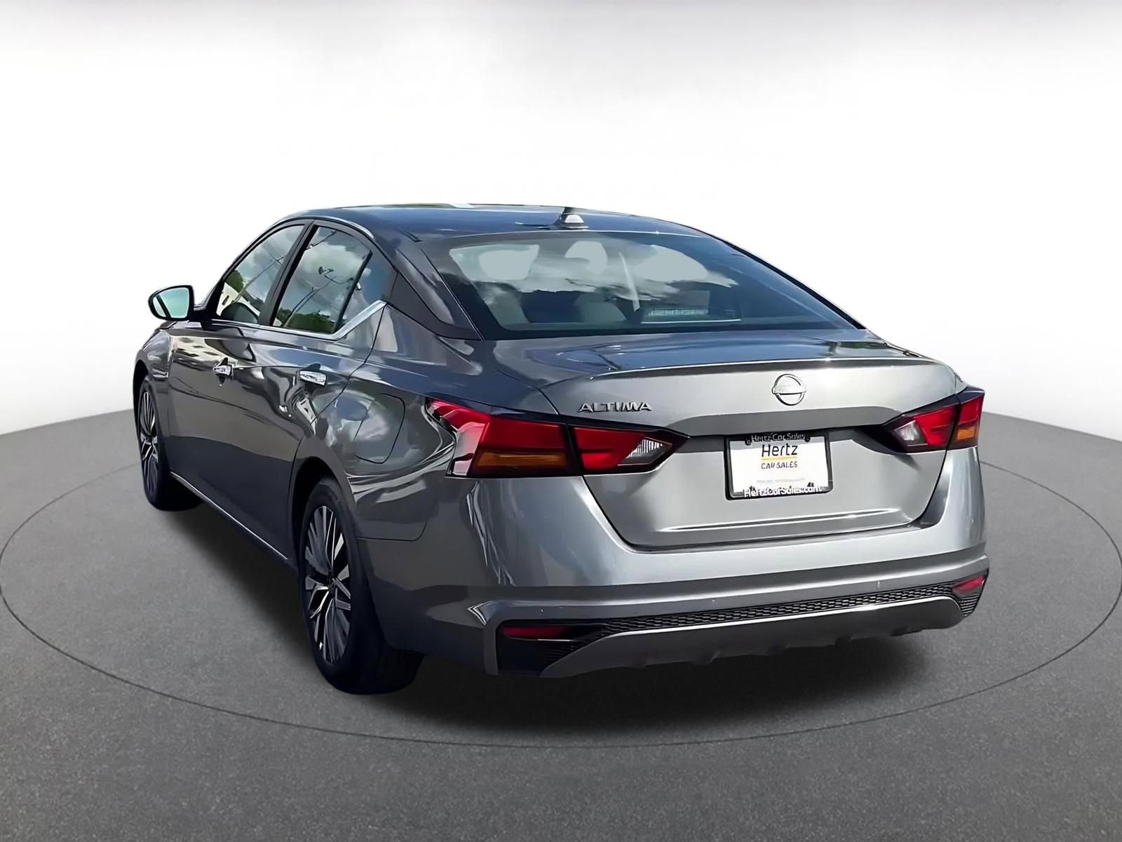 Used 2025 Nissan Altima 2.5 SV FWD image 11