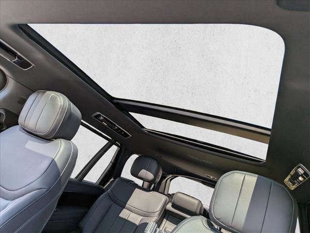 Certified 2024 Land Rover Range Rover Long Wheelbase SE image 16