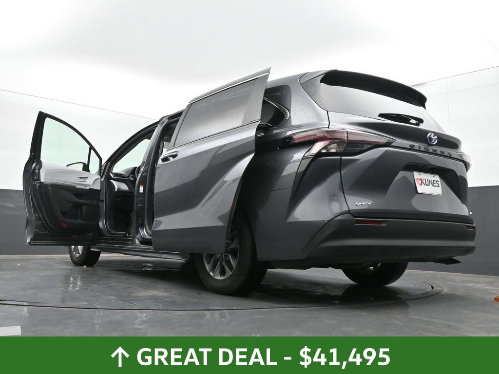 Used 2025 Toyota Sienna LE image 71