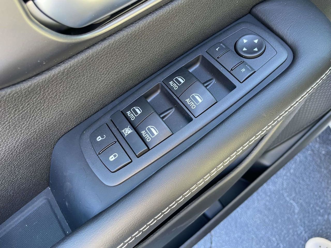 New 2026 Chrysler Pacifica Select FWD image 27