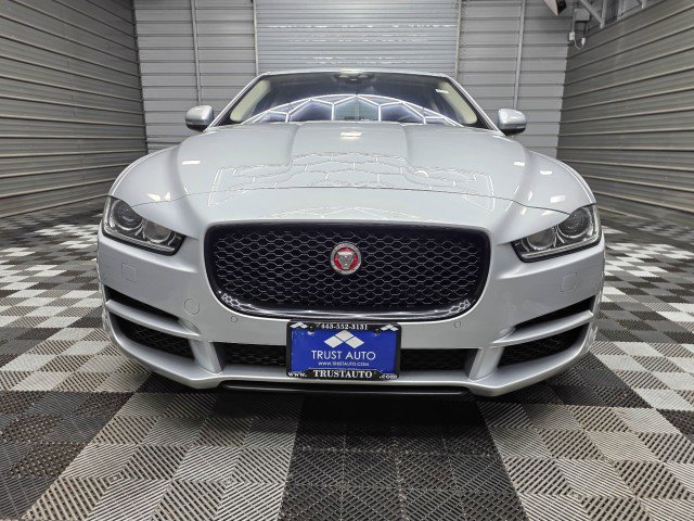 Used 2017 Jaguar XE Prestige RWD image 3