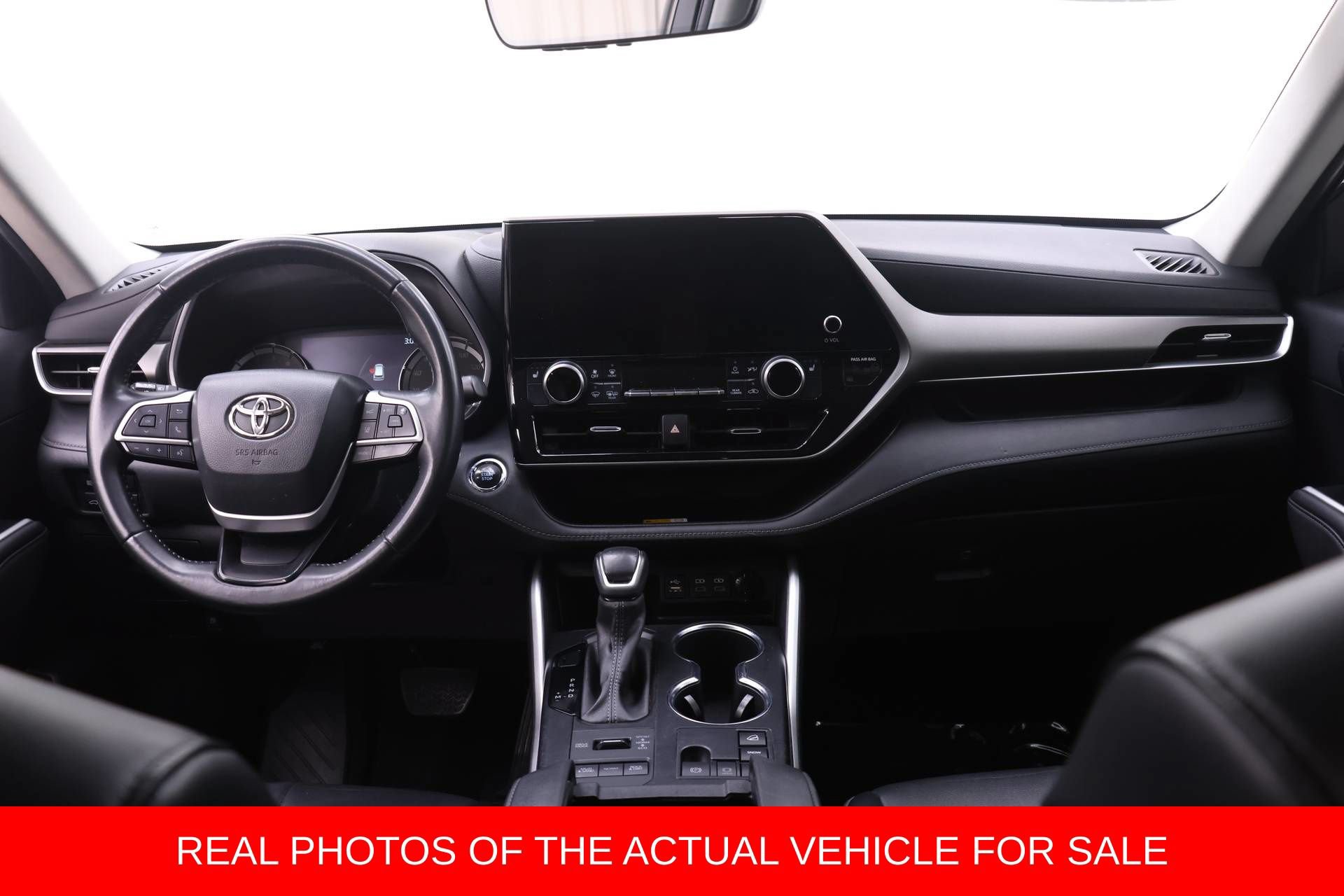 Used 2023 Toyota Highlander XLE AWD/4WD image 5