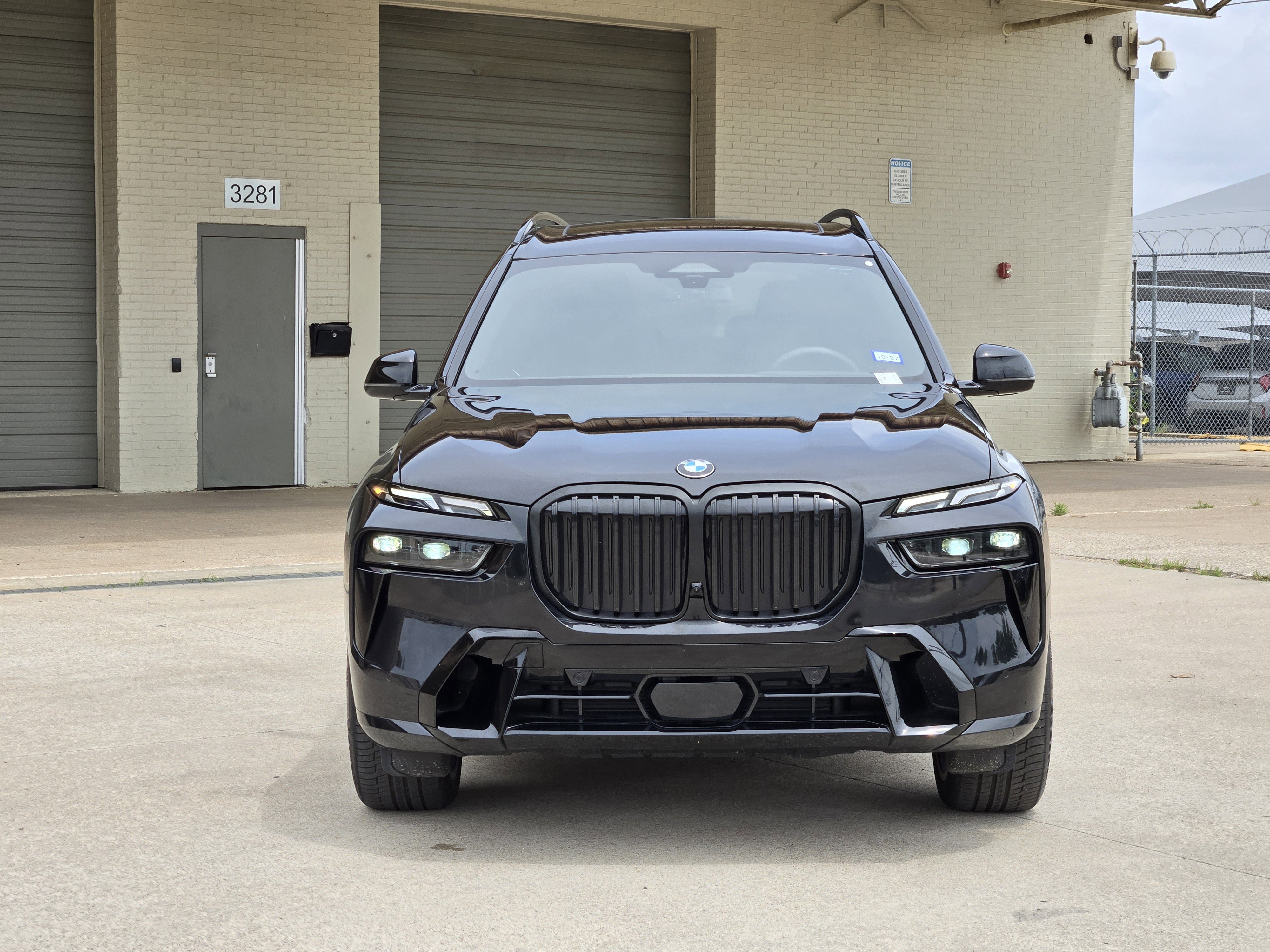 Used 2026 BMW X7 xDrive40i w/ M Sport Package AWD/4WD image 2