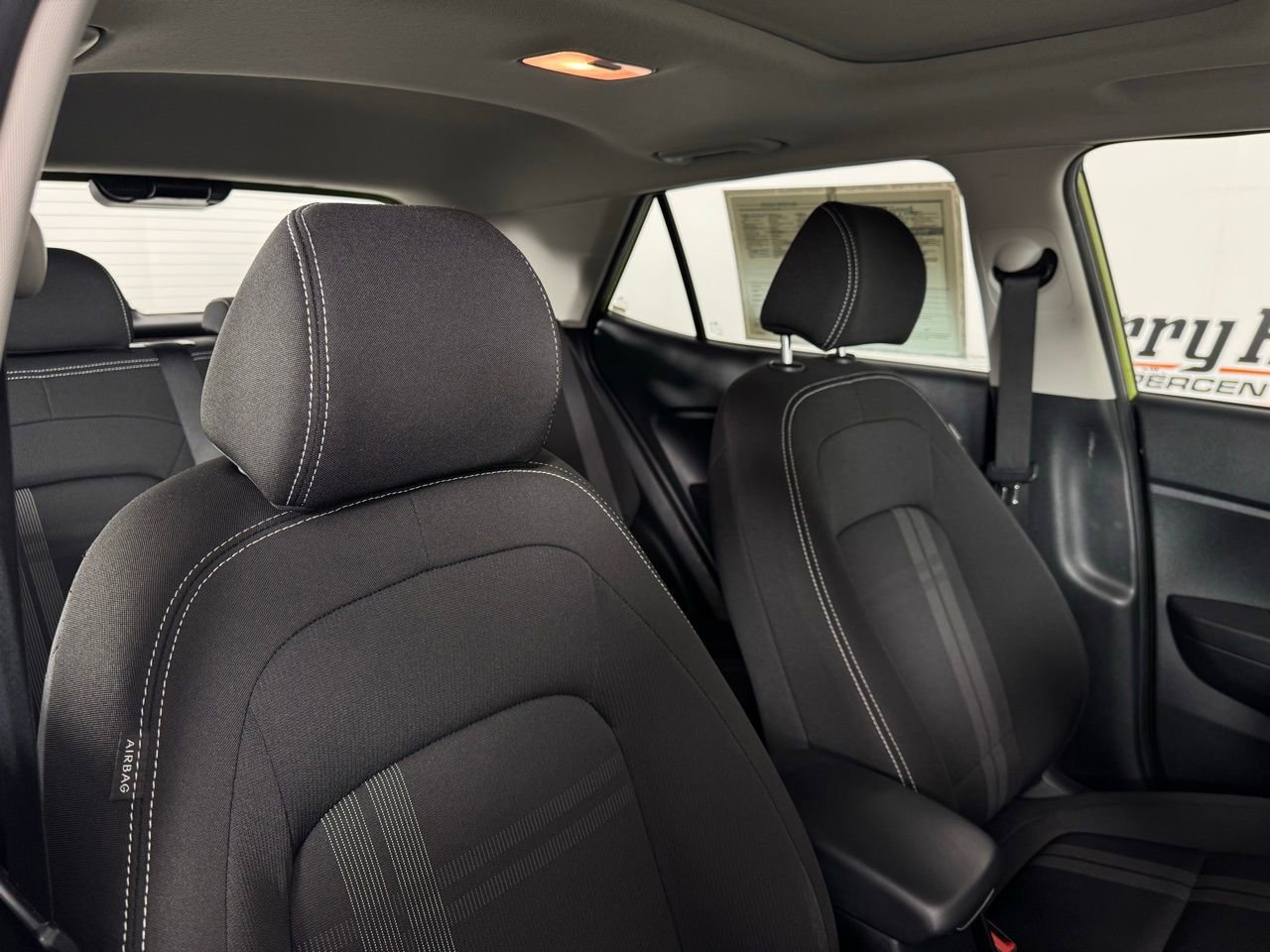 Used 2024 Hyundai Venue SEL image 32