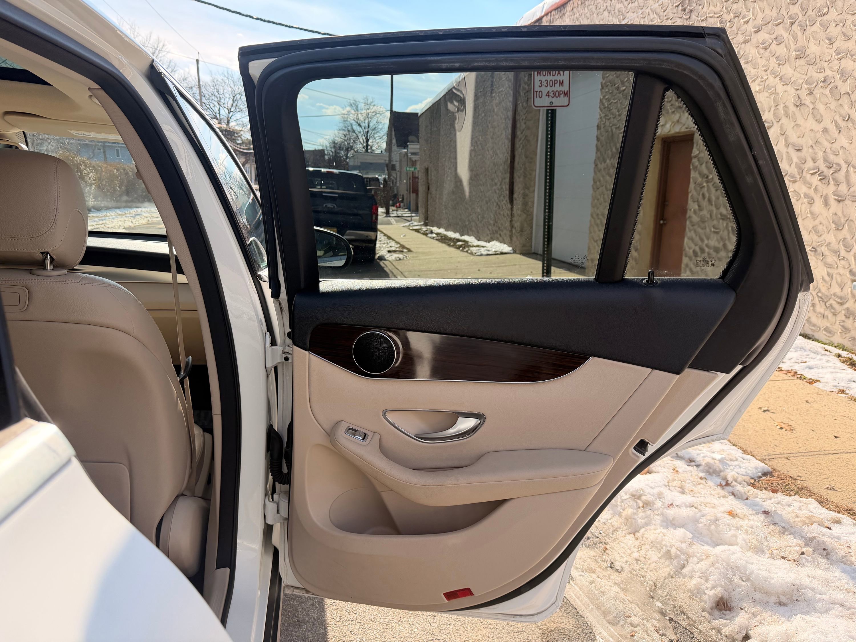 Used 2019 Mercedes-Benz GLC 300 4MATIC image 28