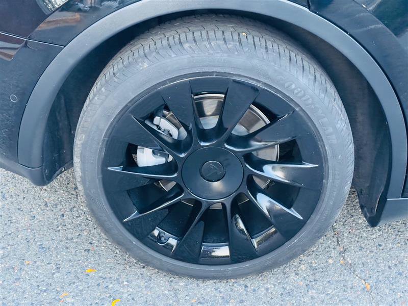 Used 2021 Tesla Model Y Long Range image 16