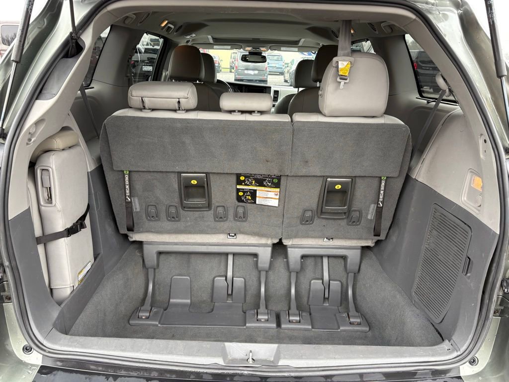 Used 2019 Toyota Sienna XLE FWD image 13