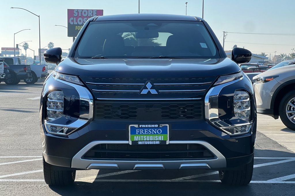 New 2025 Mitsubishi Outlander SE image 10
