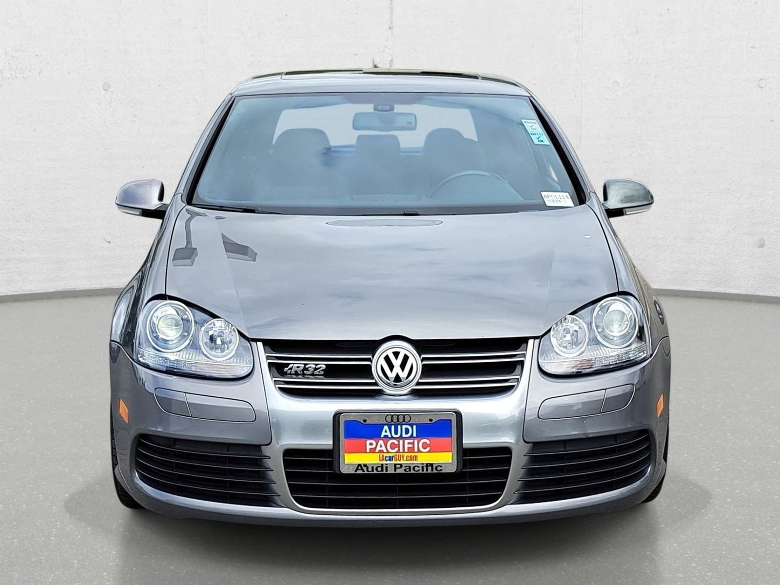 Used 2008 Volkswagen R32 AWD/4WD image 2