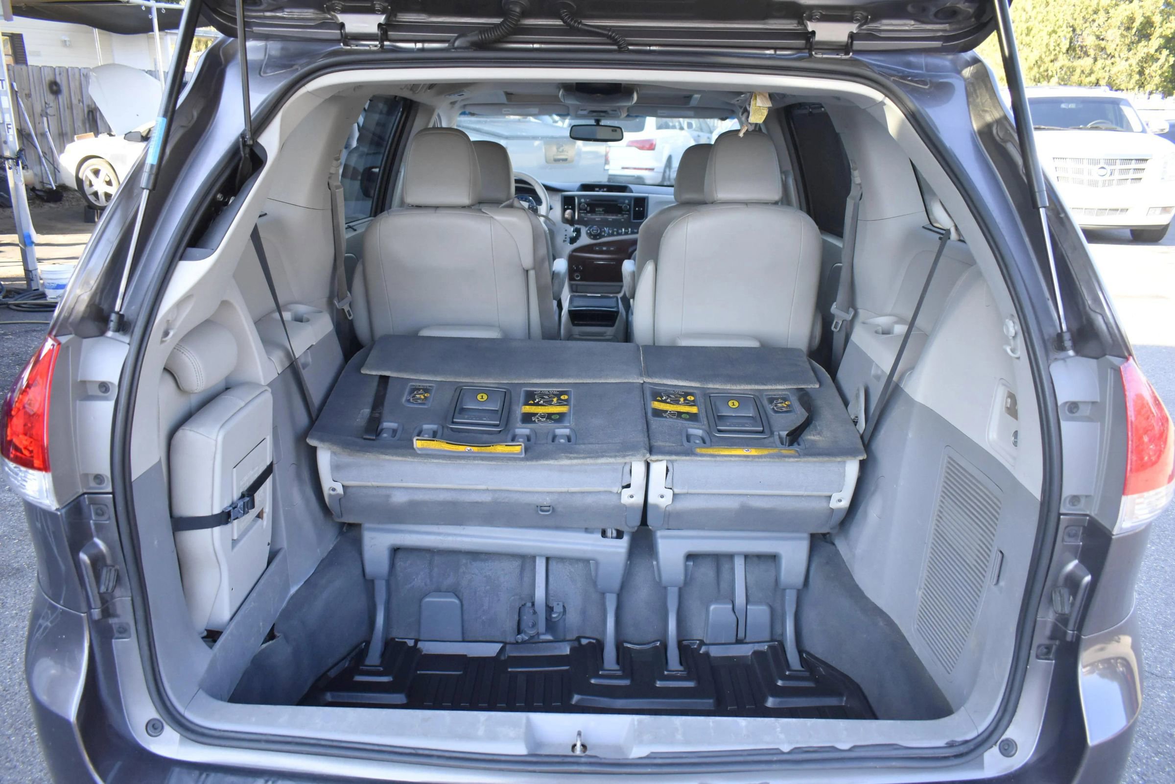 Used 2014 Toyota Sienna XLE image 35