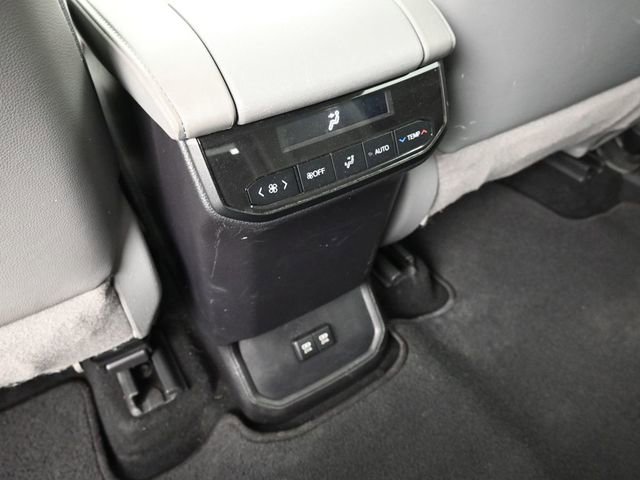 Used 2021 Toyota Highlander XLE image 27