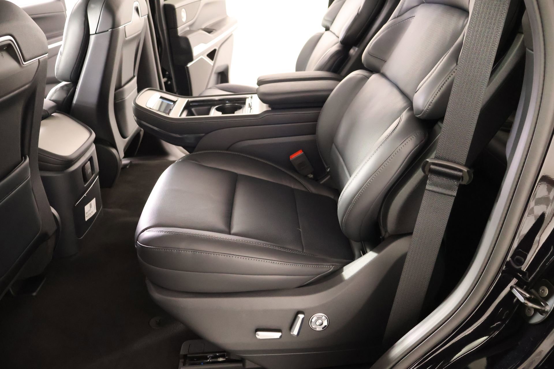 New 2026 Lincoln Navigator Reserve image 13