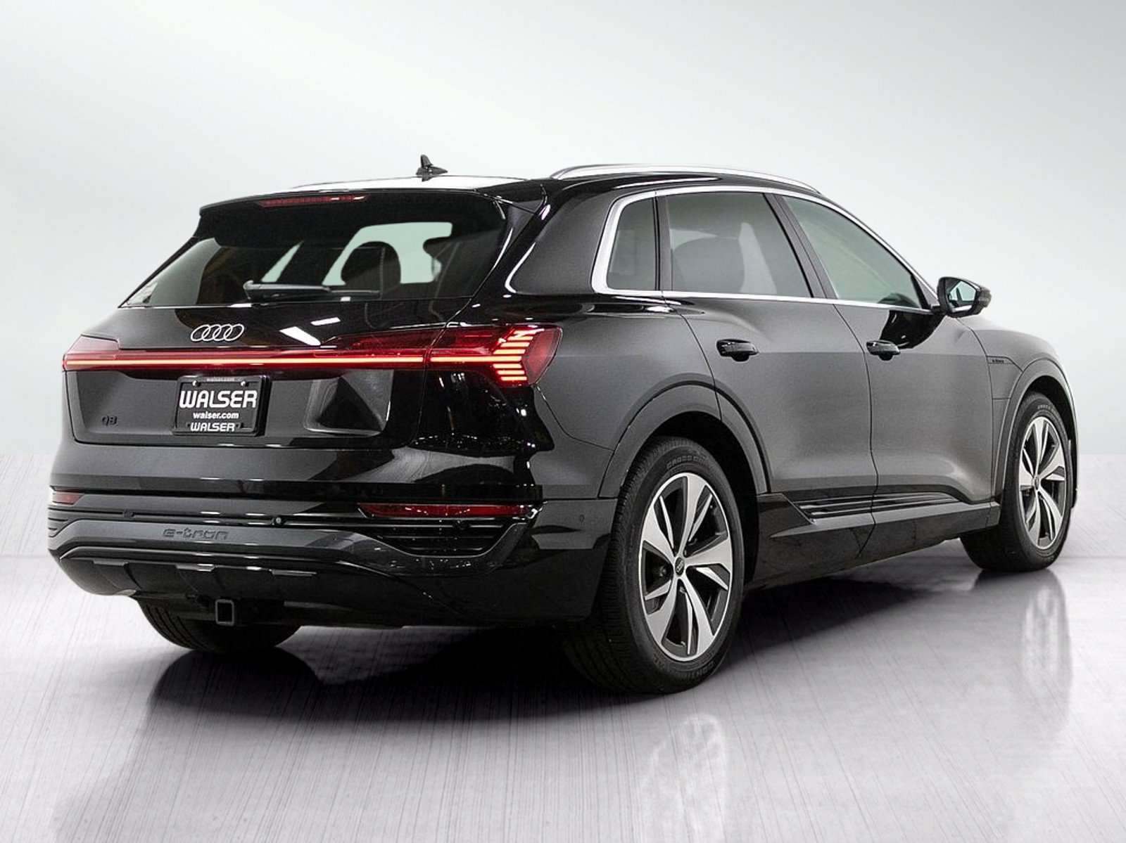 Used 2024 Audi Q8 e-tron Premium Plus w/ Premium Plus Package AWD/4WD image 5