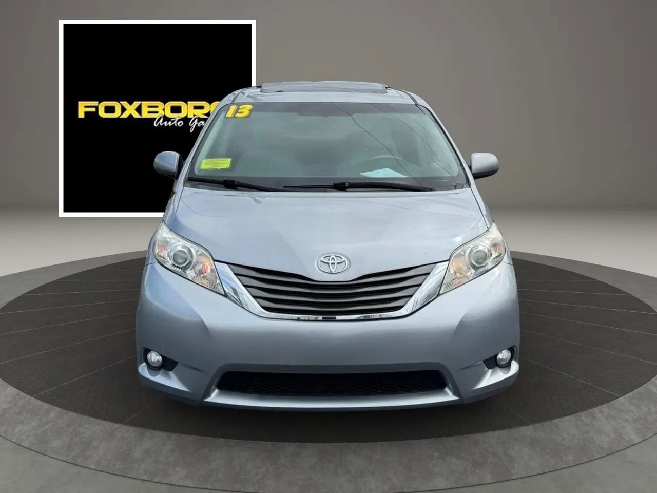 Used 2013 Toyota Sienna XLE FWD image 2