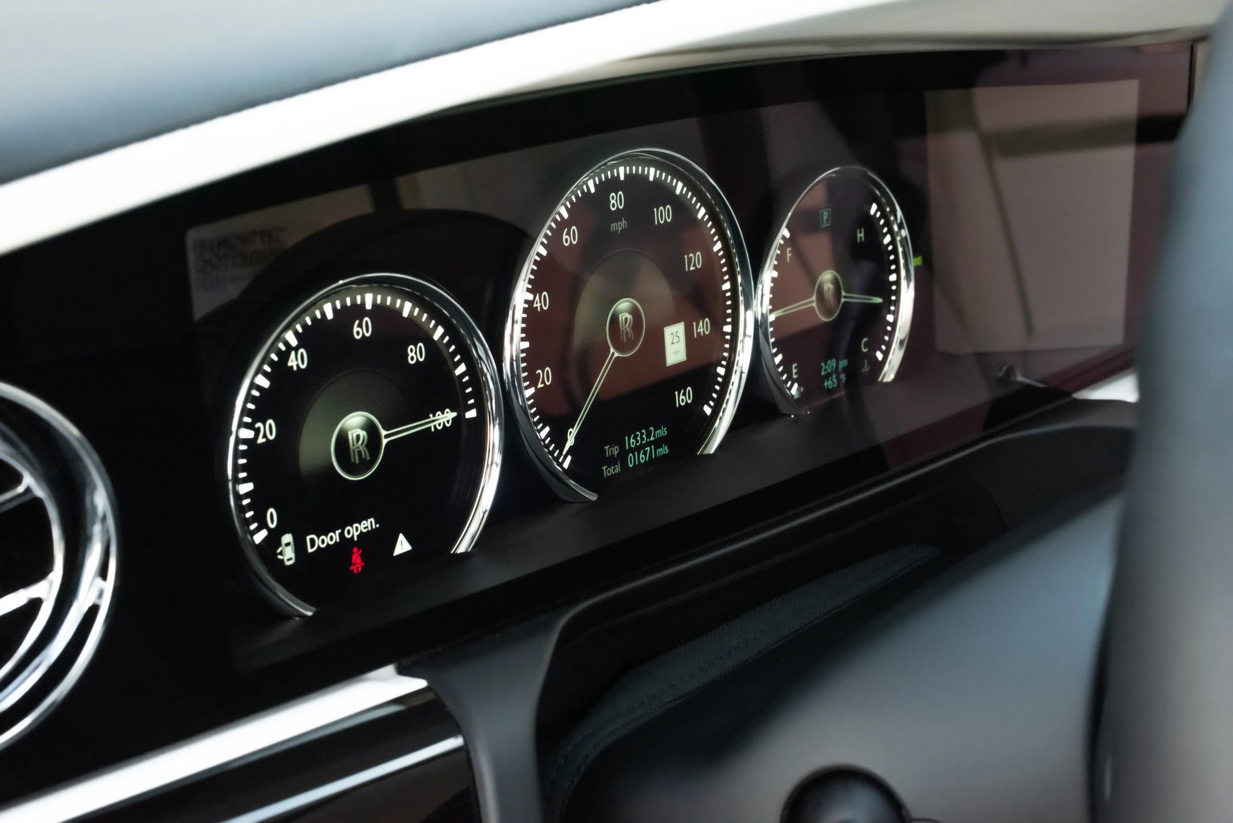 Used 2024 Rolls-Royce Ghost image 40