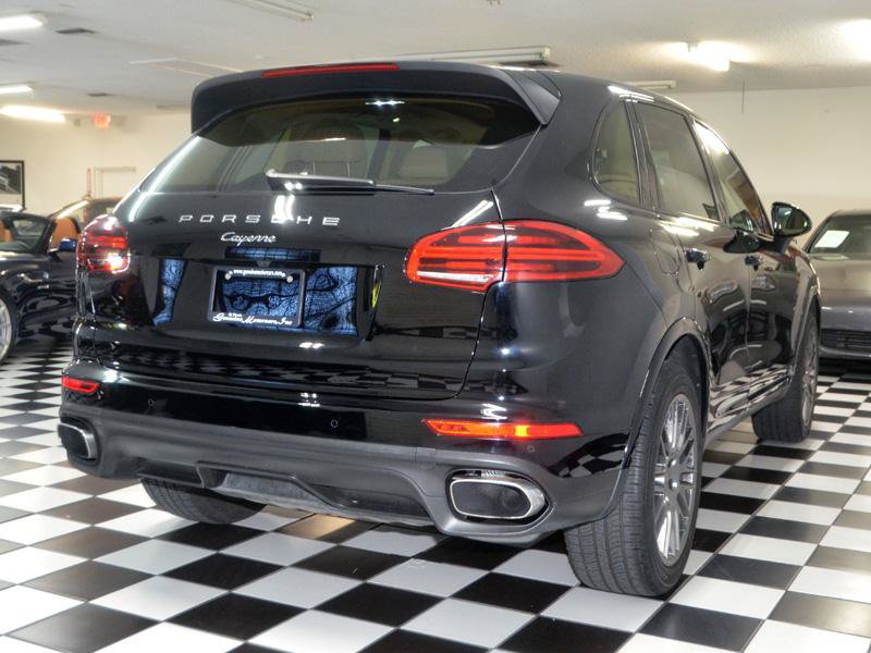 Used 2017 Porsche Cayenne Platinum Edition w/ Premium Package (PJV) AWD/4WD image 9