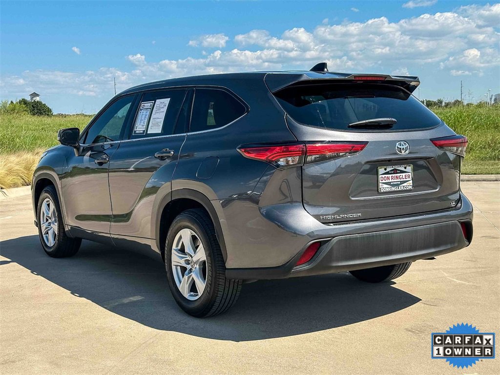 Used 2022 Toyota Highlander LE image 5