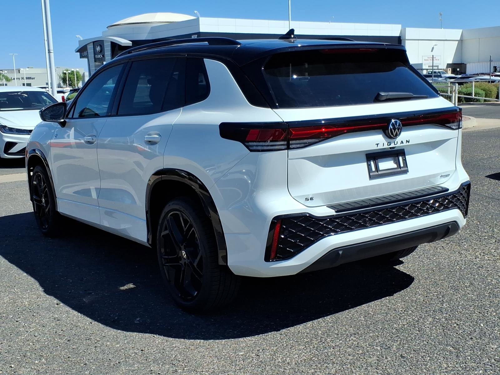 New 2026 Volkswagen Tiguan SE R-Line image 4