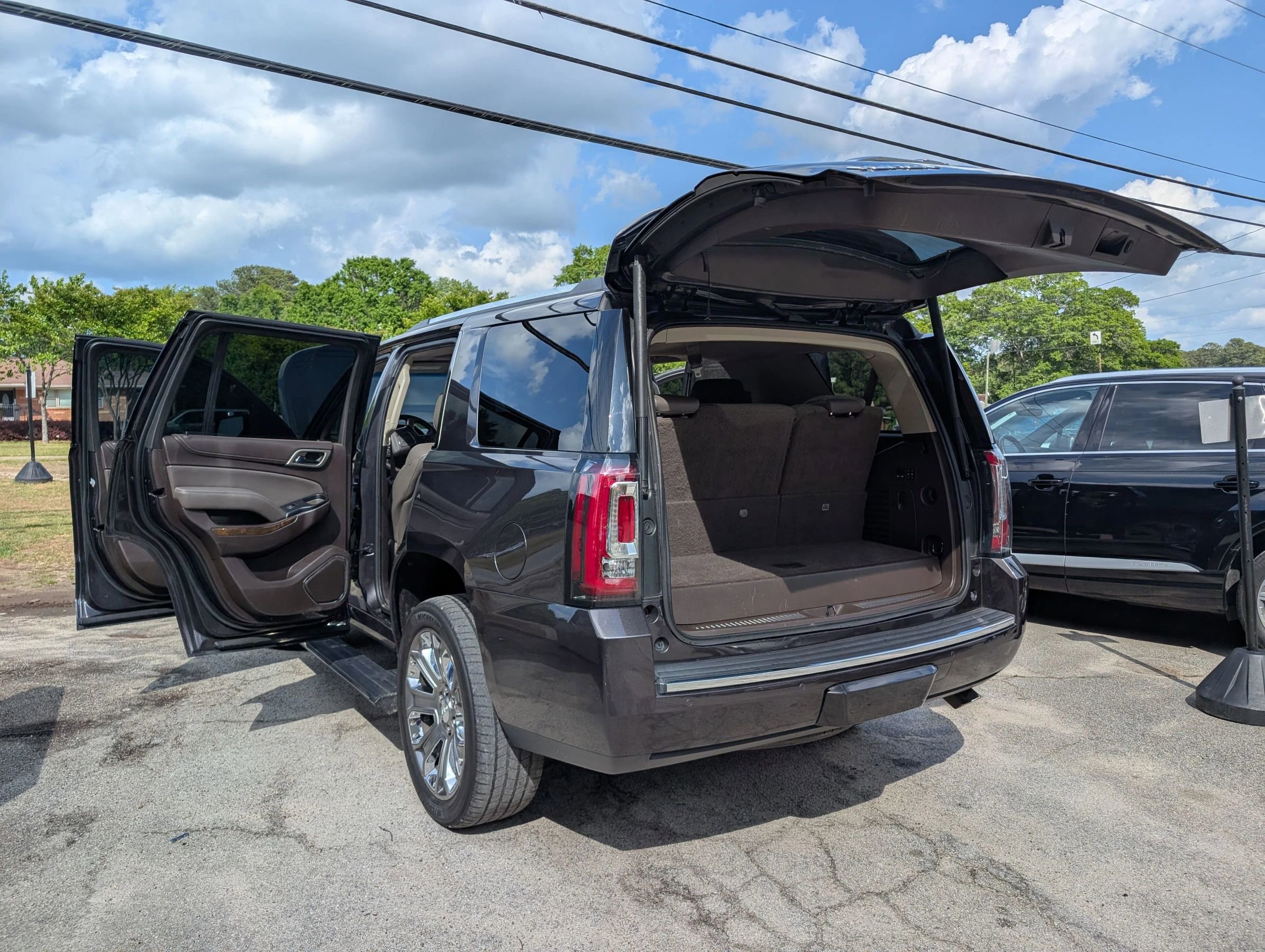Used 2015 GMC Yukon Denali w/ Premium Package RWD image 14