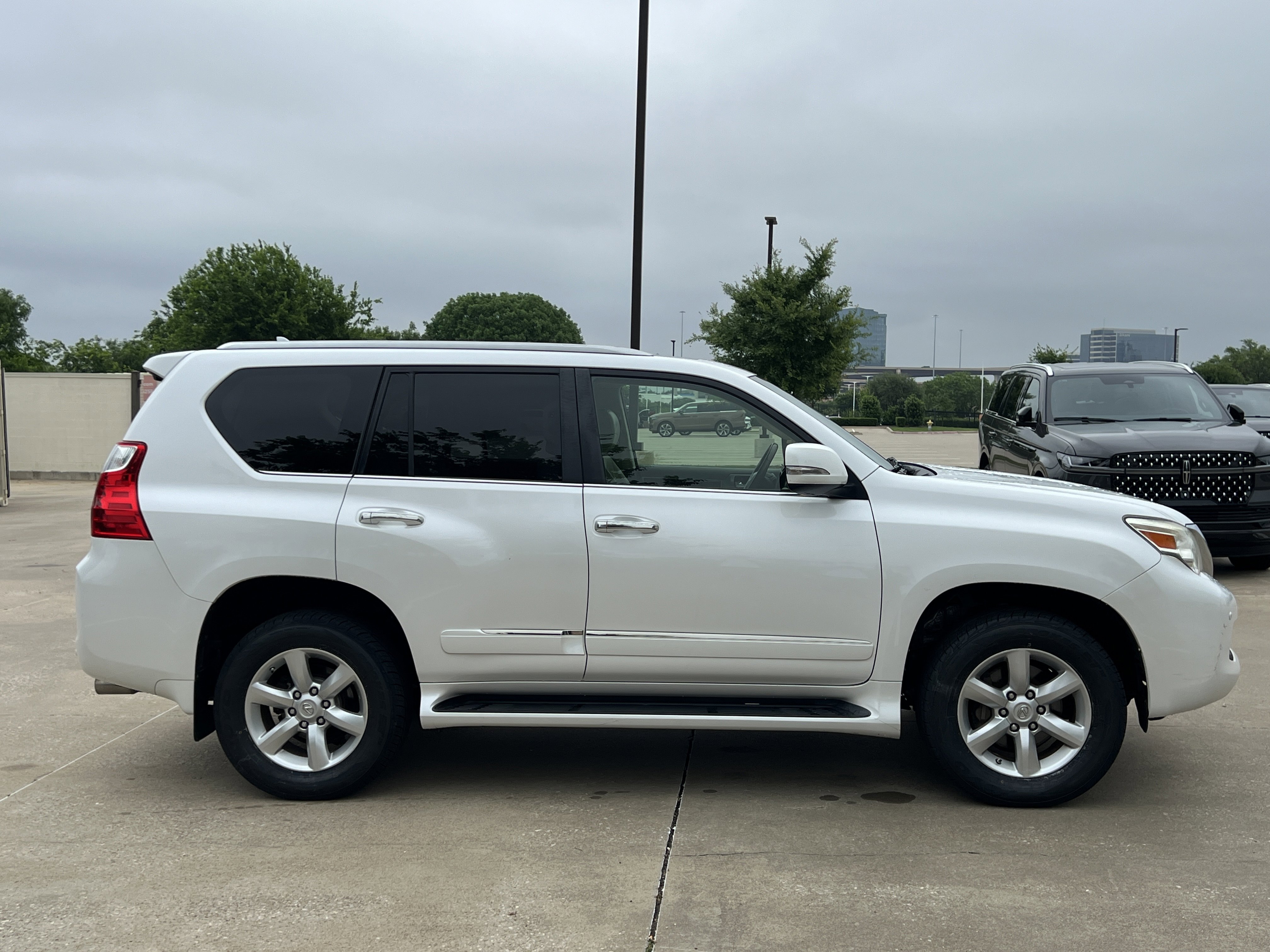Used 2013 Lexus GX 460 w/ Comfort Plus Pkg image 8