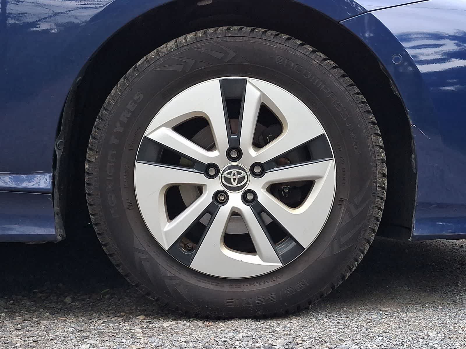 Used 2018 Toyota Prius Three FWD image 6