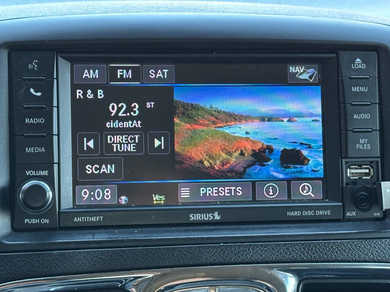 Used 2015 Chrysler Town & Country Limited image 43