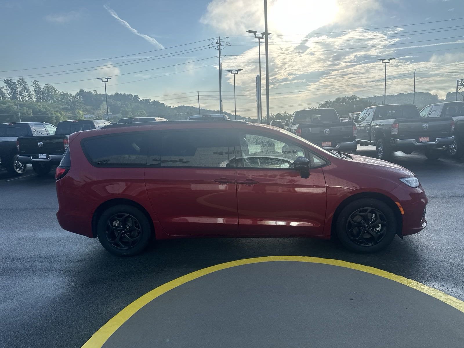 New 2024 Chrysler Pacifica Premium FWD image 6