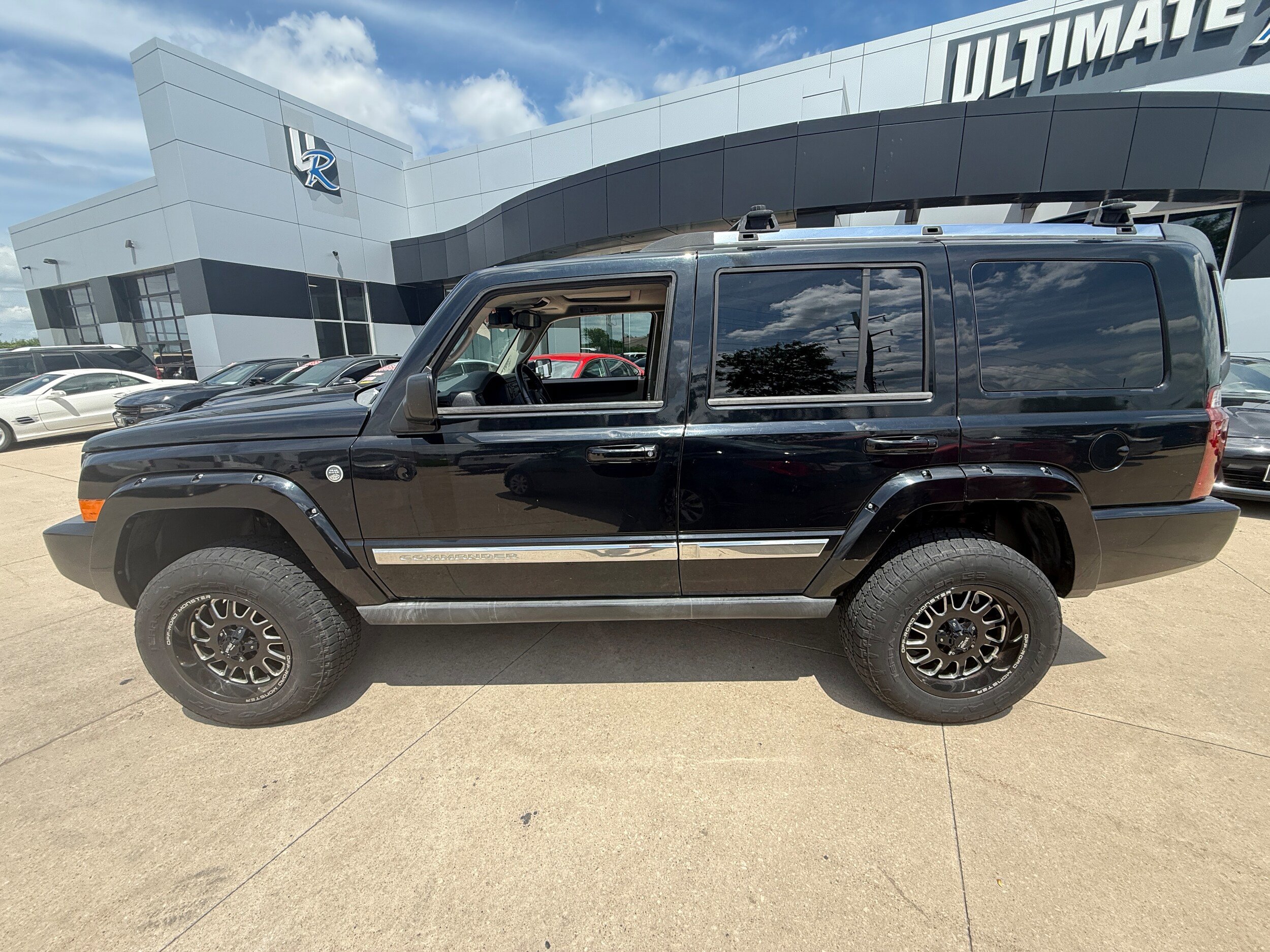 Used 2006 Jeep Commander Limited w/ Trailer Tow Group IV AWD/4WD image 2