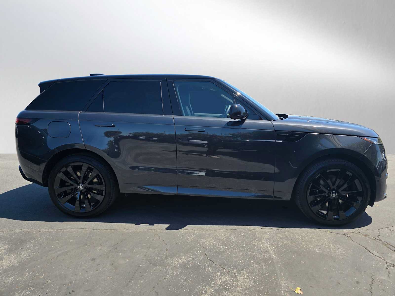 New 2025 Land Rover Range Rover Sport Dynamic SE AWD/4WD image 6