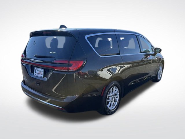 Used 2024 Chrysler Pacifica Touring-L FWD image 6