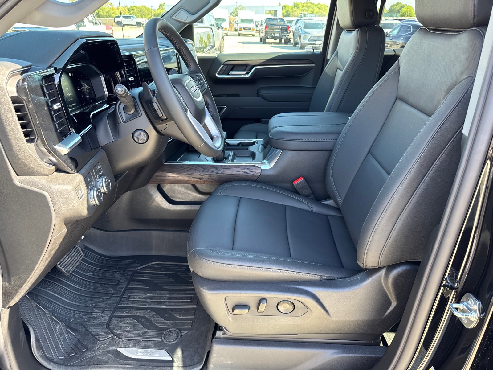 Used 2026 GMC Sierra 1500 SLT w/ SLT Premium Plus Package AWD/4WD image 26