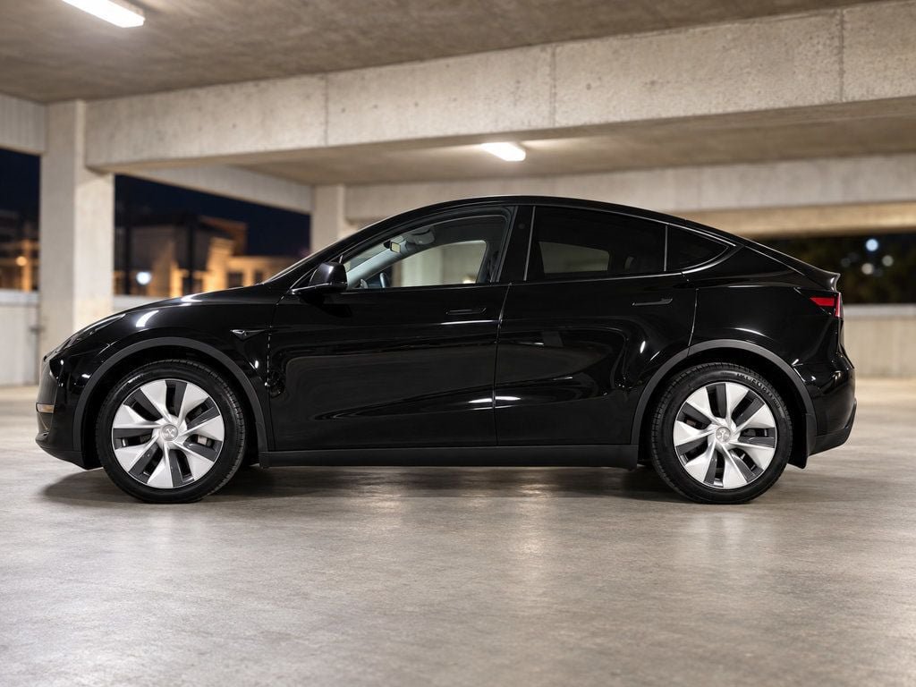 Used 2023 Tesla Model Y Long Range AWD/4WD image 3