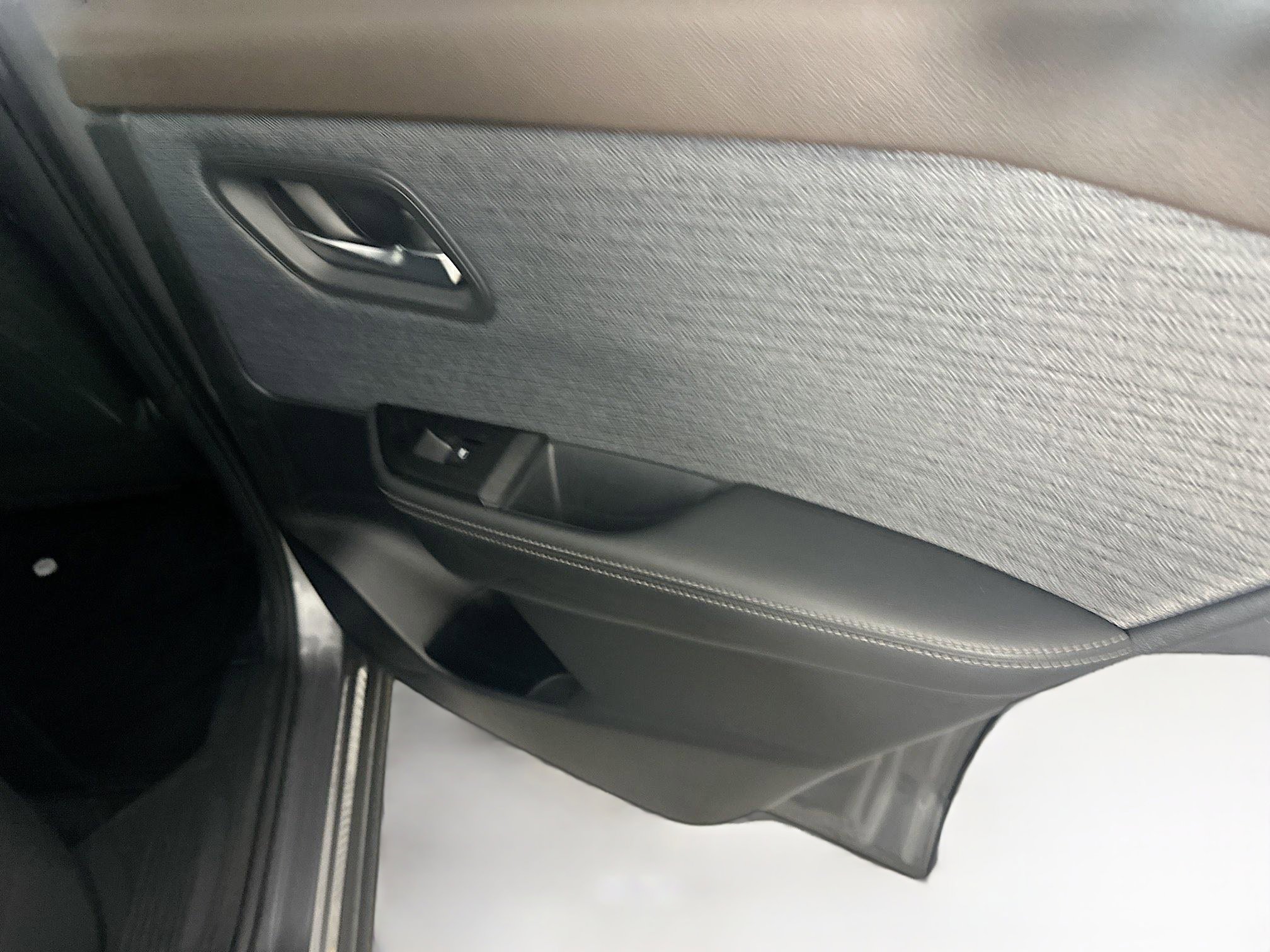 Used 2023 Nissan Rogue SV image 29