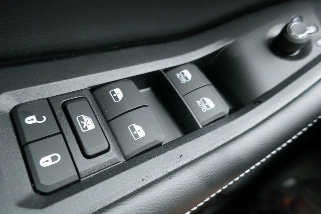 New 2025 Jeep Grand Cherokee Altitude image 15