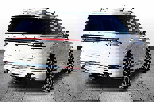 Used 2023 Lincoln Aviator Black Label Grand Touring w/ Class IV Trailer Tow Package image 7