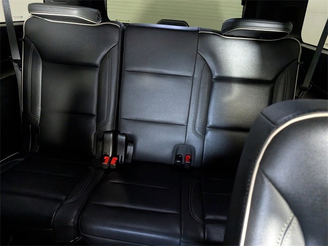 Used 2023 Chevrolet Suburban Premier image 17