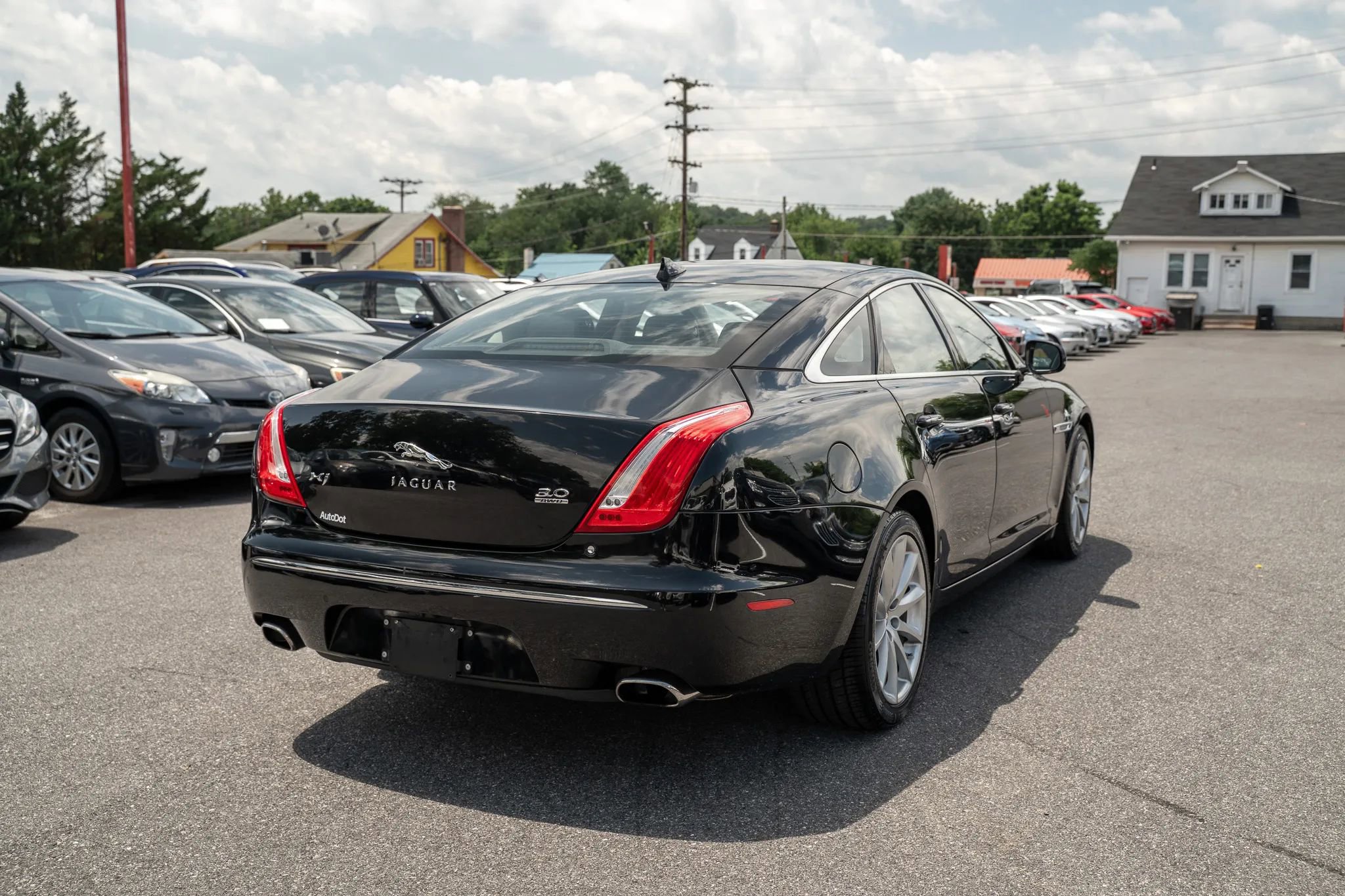 Used 2013 Jaguar XJ AWD image 3