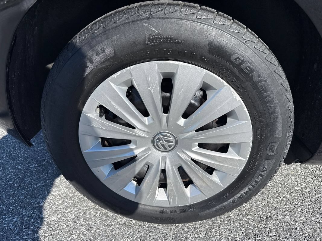 Used 2015 Volkswagen Golf Launch Edition FWD image 32