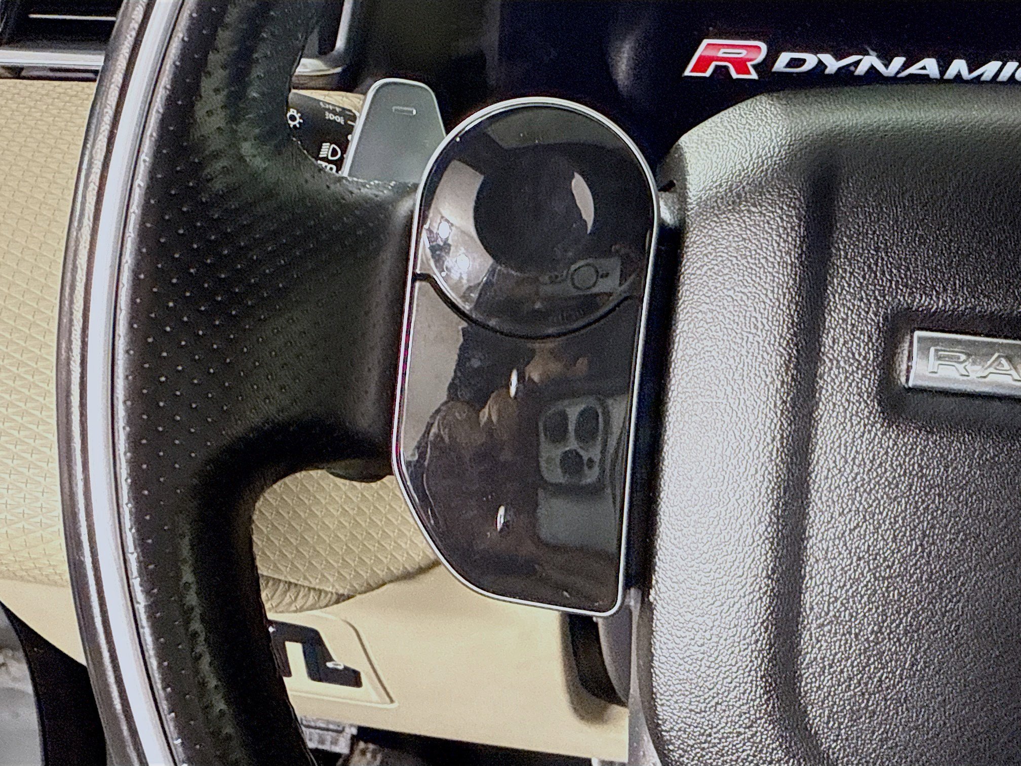 Used 2019 Land Rover Range Rover Velar R-Dynamic SE image 14