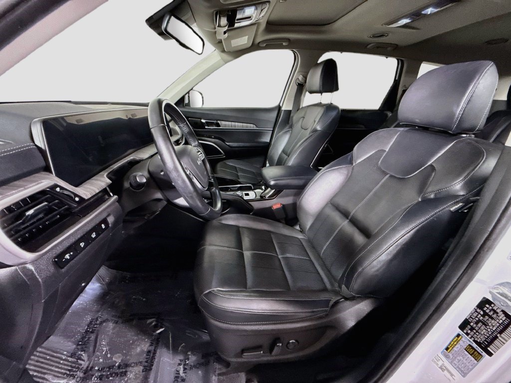 Used 2024 Kia Telluride EX w/ EX Captain's Chair Package FWD image 21