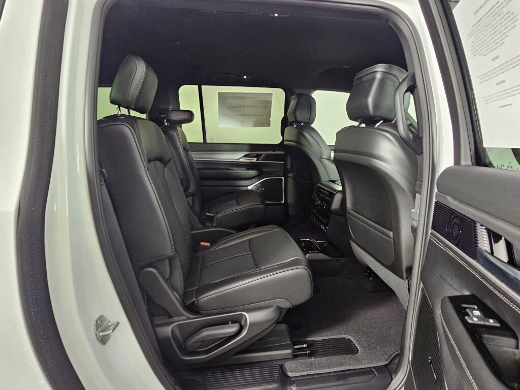 New 2026 Jeep Grand Wagoneer L 4WD w/ HD Trailer Tow Package image 37