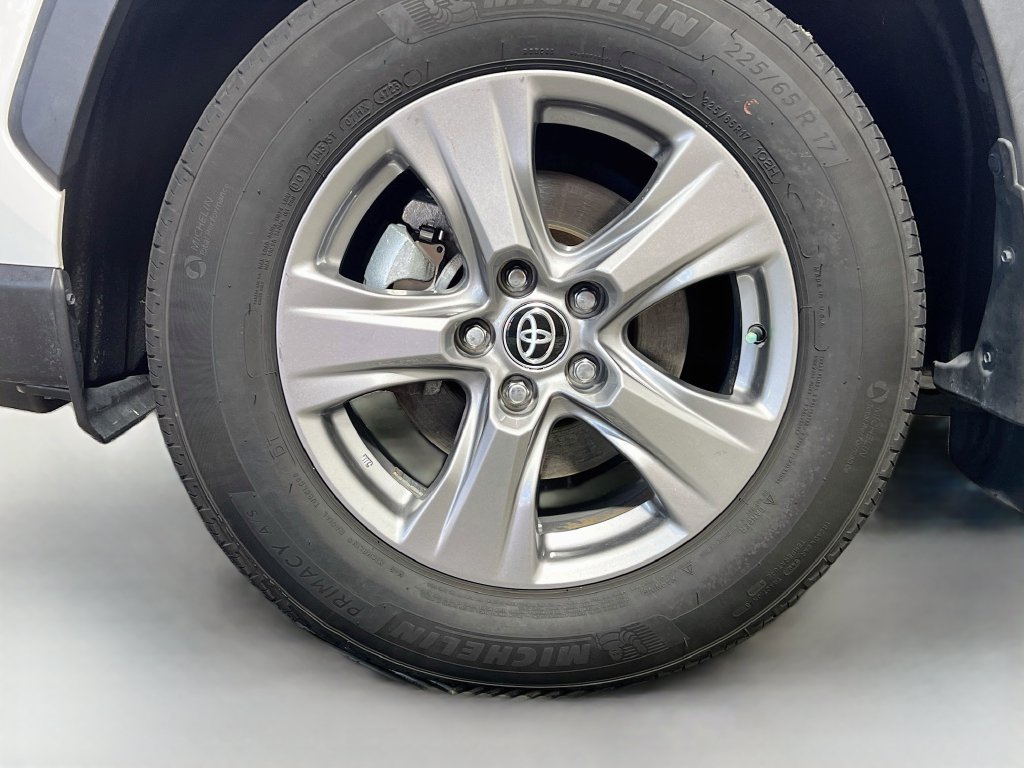 Used 2024 Toyota RAV4 XLE w/ Convenience Package FWD image 11