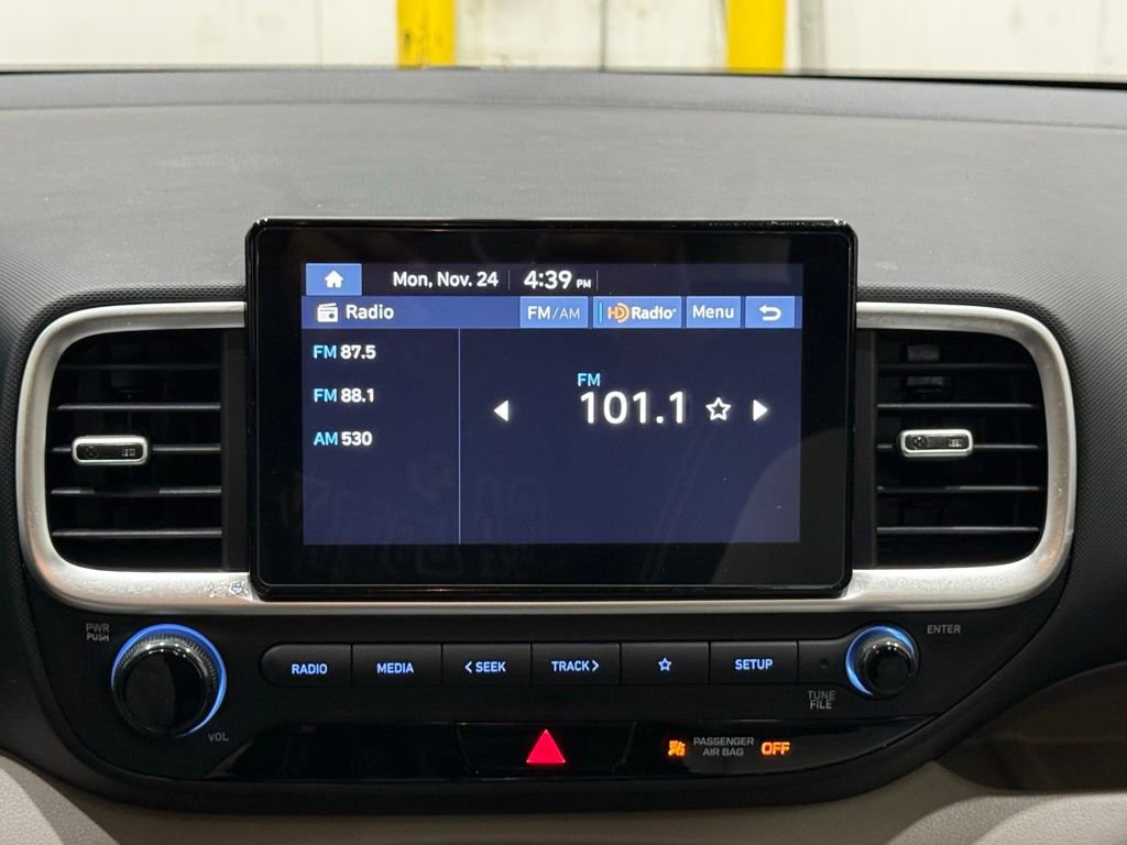 Used 2023 Hyundai Venue SEL image 23