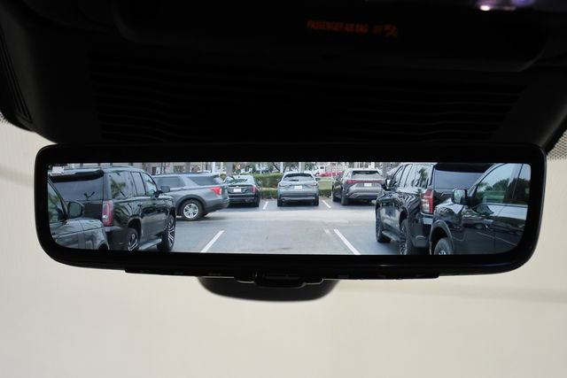 Used 2022 Jaguar XF R-Dynamic SE image 21