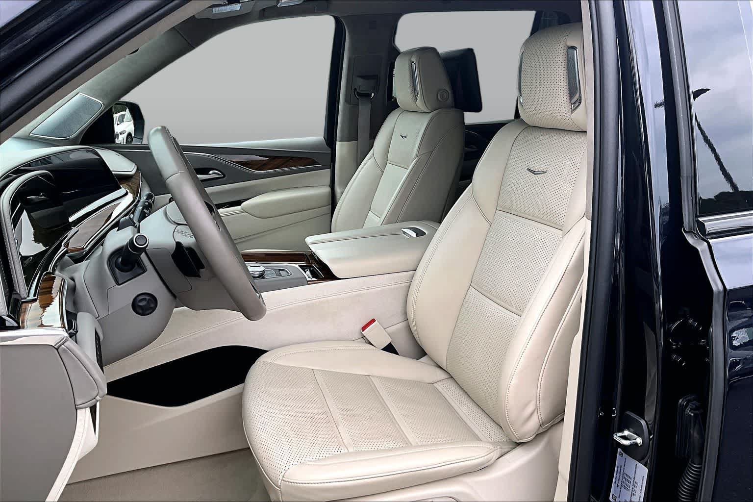 Used 2024 Cadillac Escalade Sport Platinum w/ LPO, ONYX Package AWD/4WD image 14